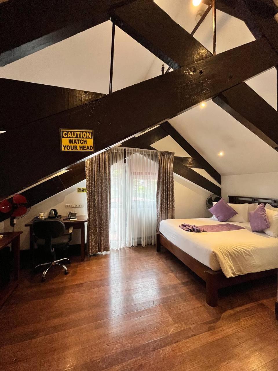 Log - Baguio Inn