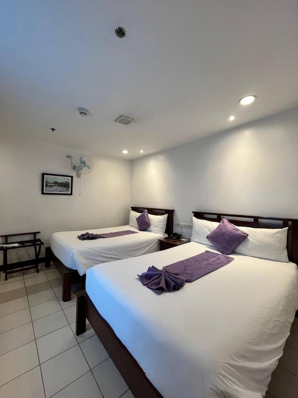 Log - Baguio Inn 3*